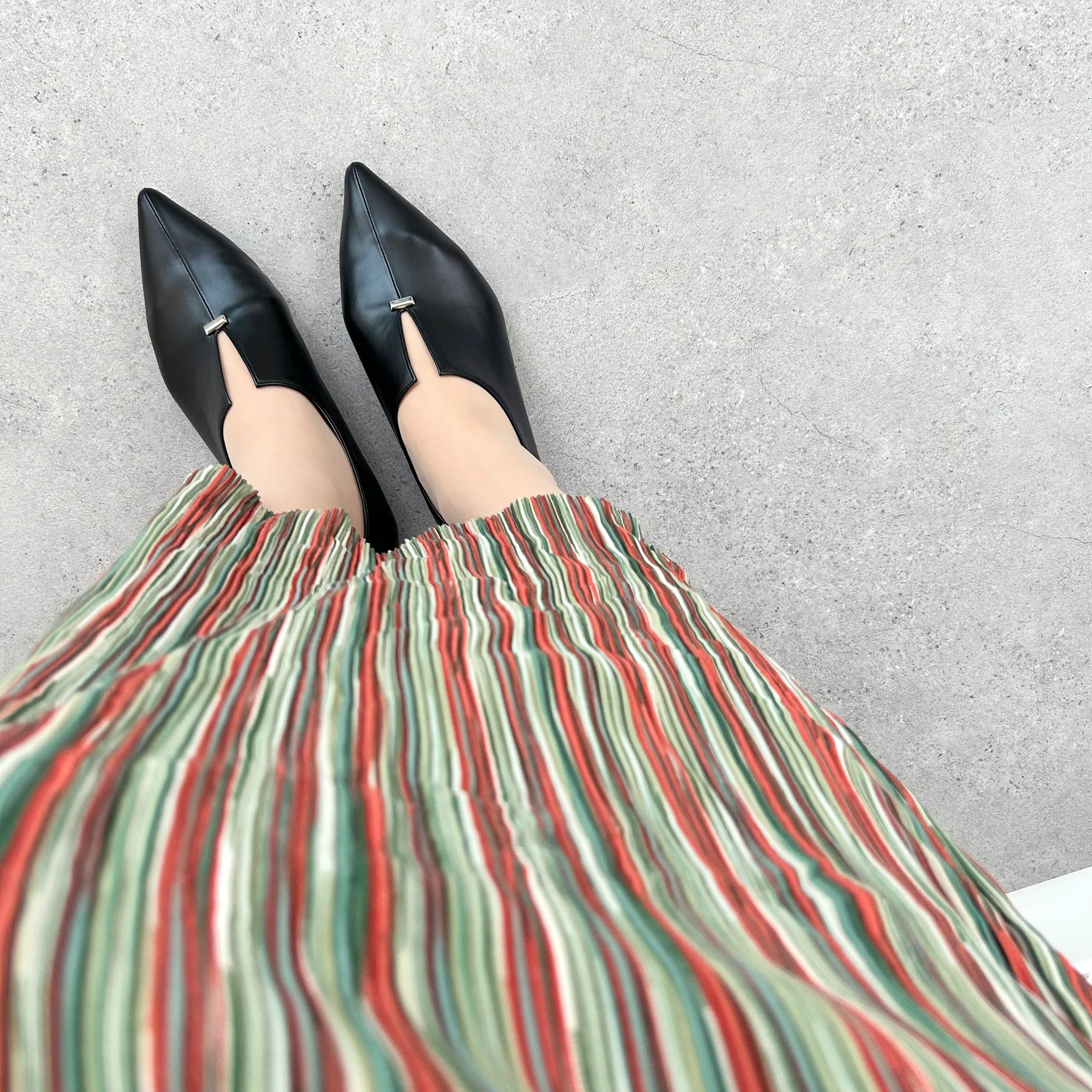25% OFF: 2024SS: Metal Stud Slit Flat Shoes (4795) Black