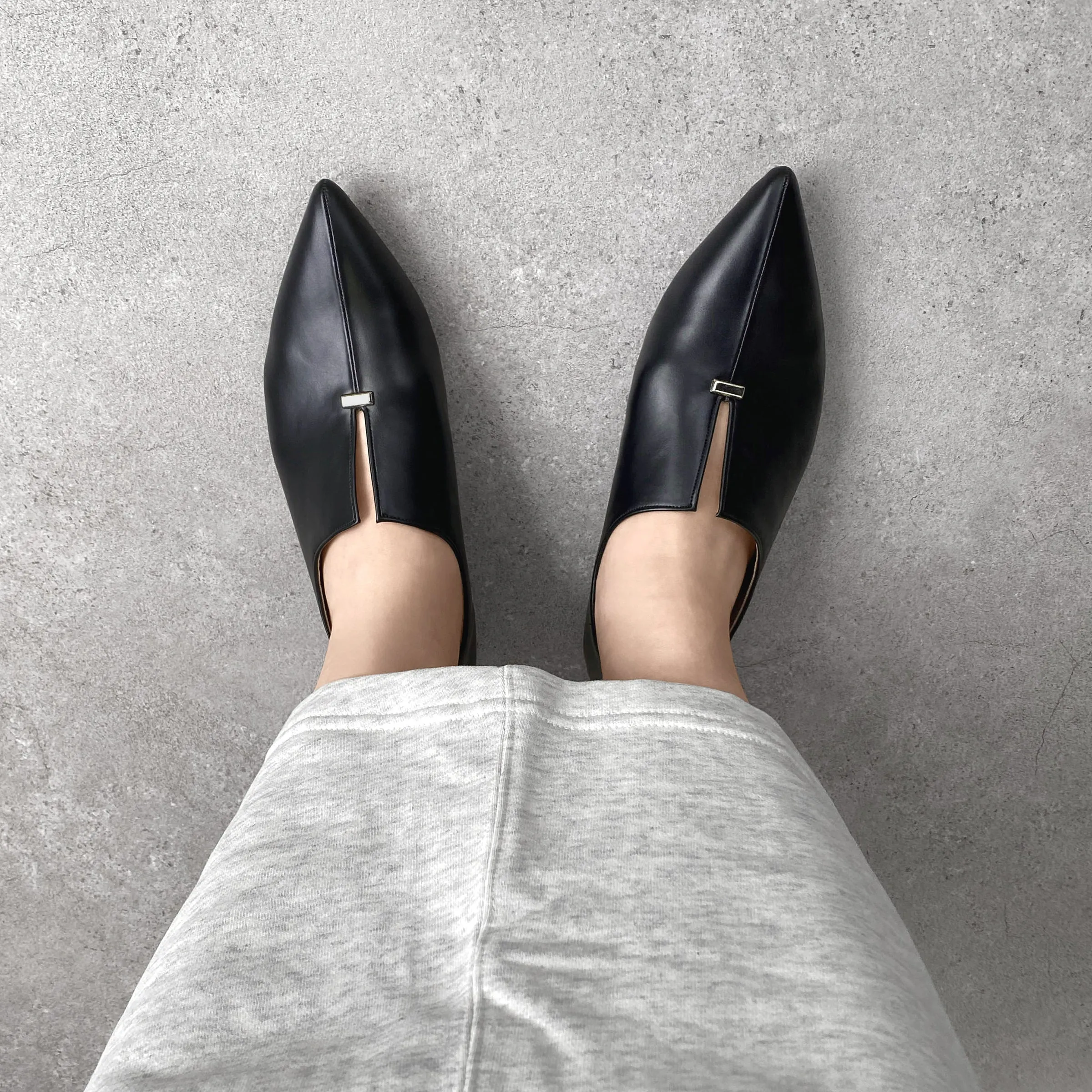 25% OFF: 2024SS: Metal Stud Slit Flat Shoes (4795) Black