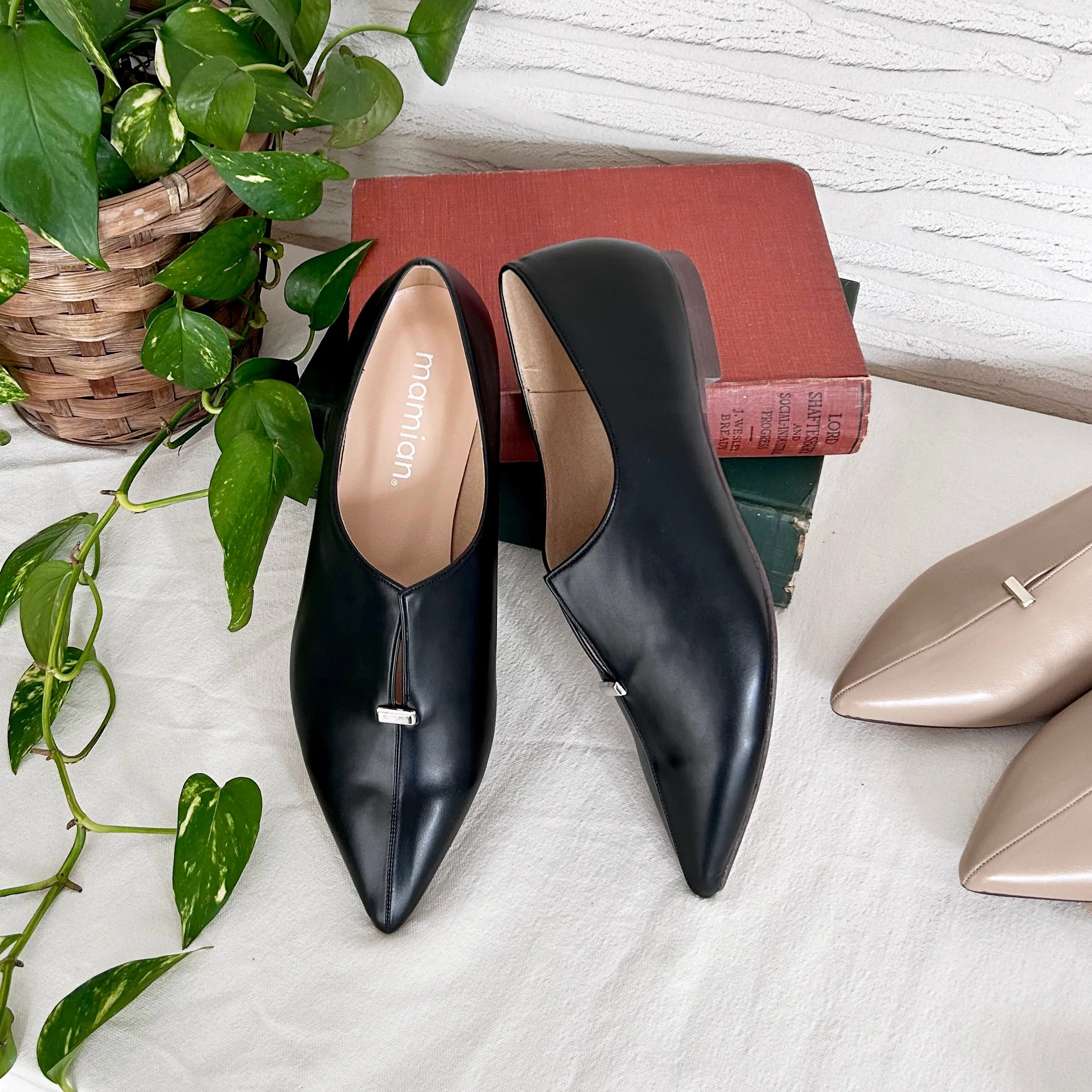 25% OFF: 2024SS: Metal Stud Slit Flat Shoes (4795) Black