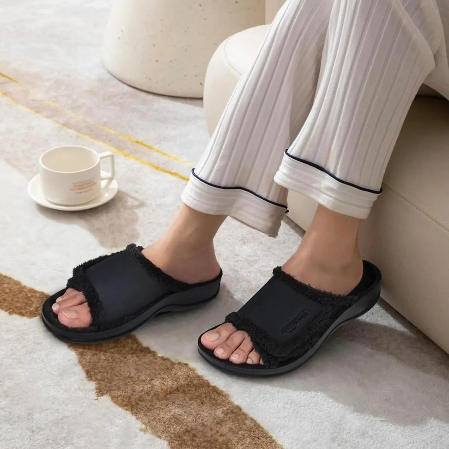 AEROTHOTIC Orthopedic Slippers for Women Indoor and Outdoor House Shoes Fuzzy Slippers With Arch Support for Plantar Fasciitis Relief Bedroom Slippers Women