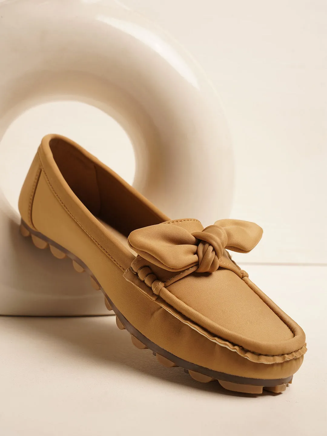Chic Loafers with Knotted Bow Detail