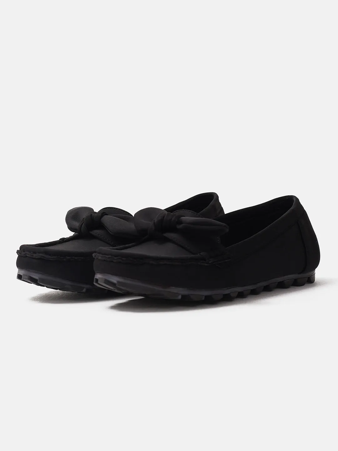 Chic Loafers with Knotted Bow Detail
