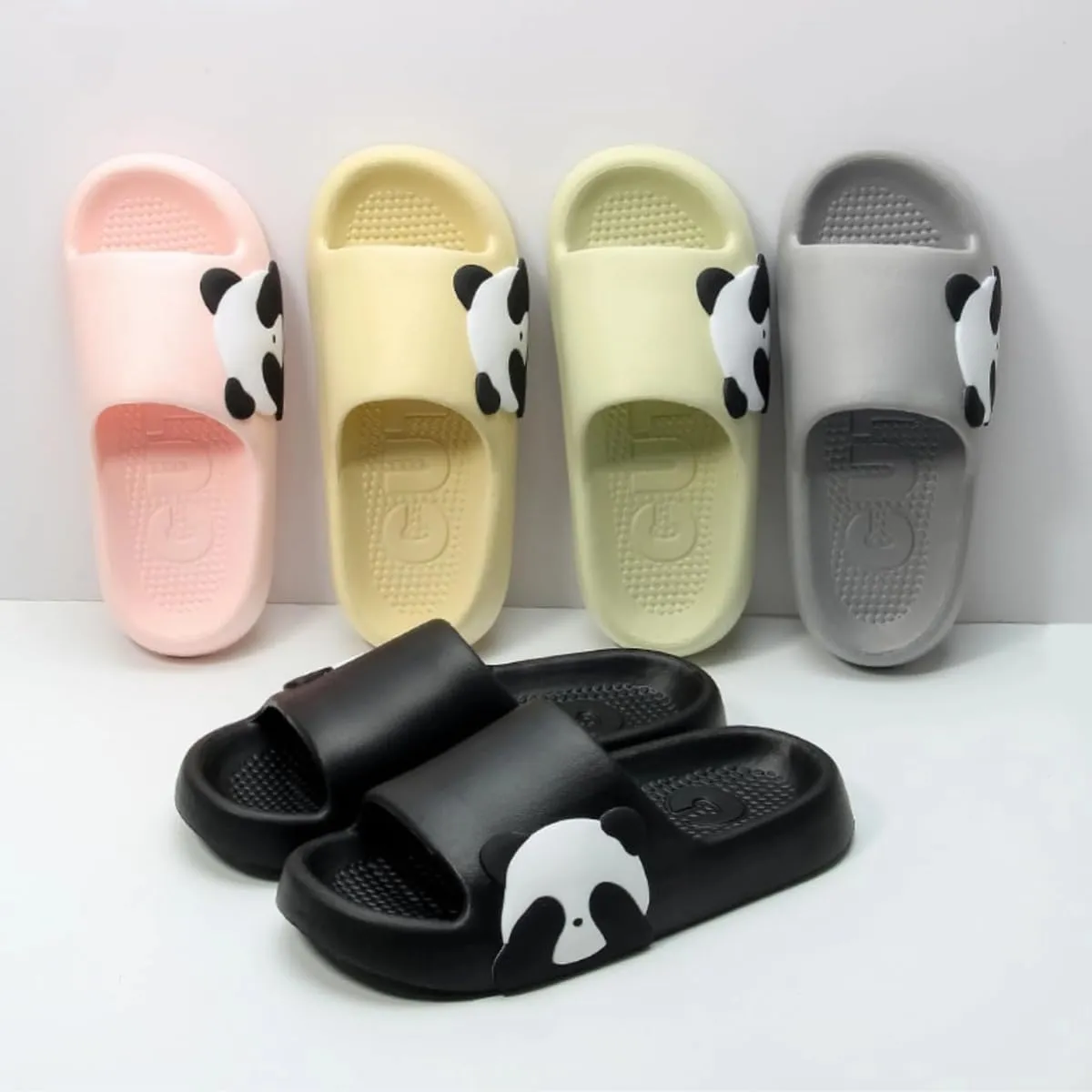 Cute Panda Slippers for Women Men Indoor Outdoor House Shower Shoes Non-Slip Adorable Cartoon Panda Slides Comfortable Couple Home Summer Sandals