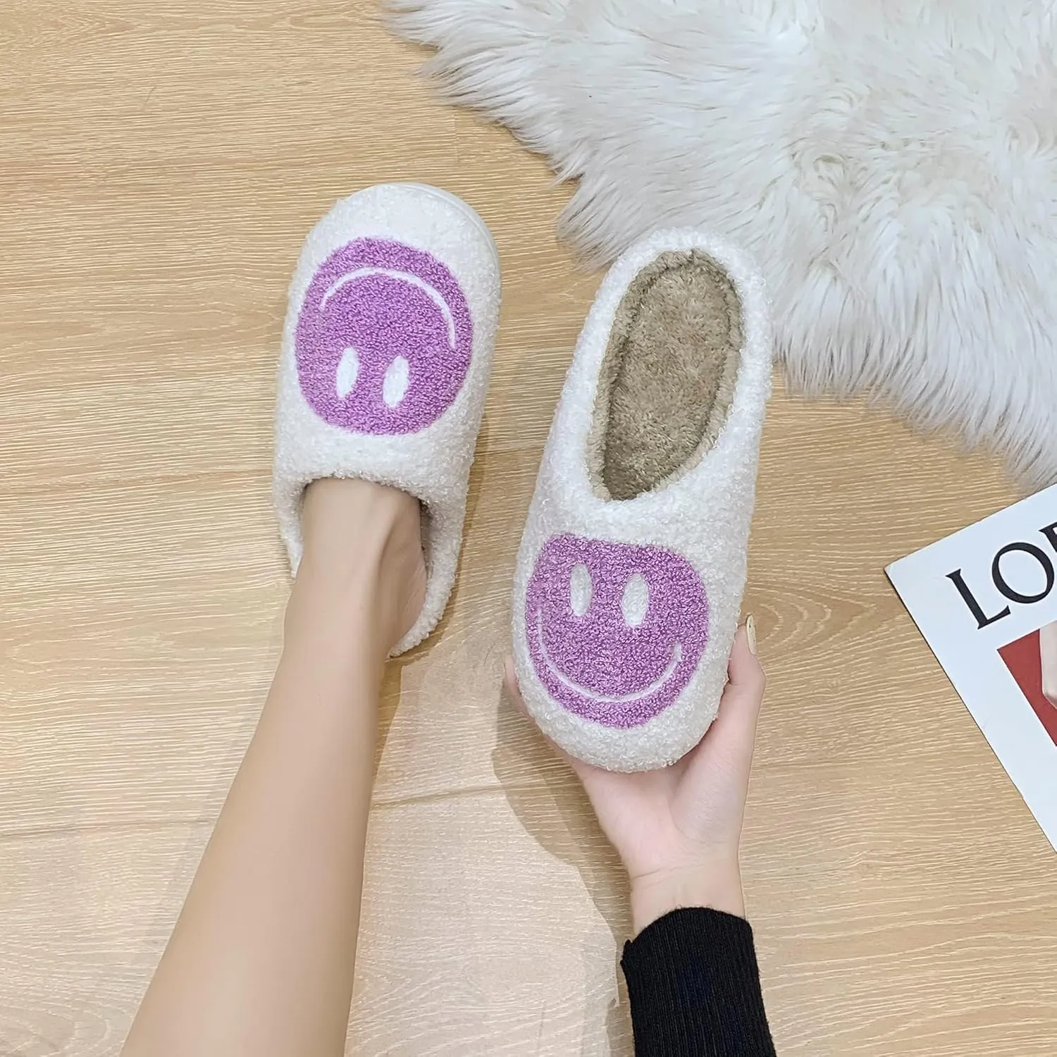 Fuzzy Slippers for Women Men, Cute Retro Fluffy Happy Face House Slippers, Plush Memory Foam Slippers for Women Indoor and Outdoor Cozy Trendy Slip-On Shoes