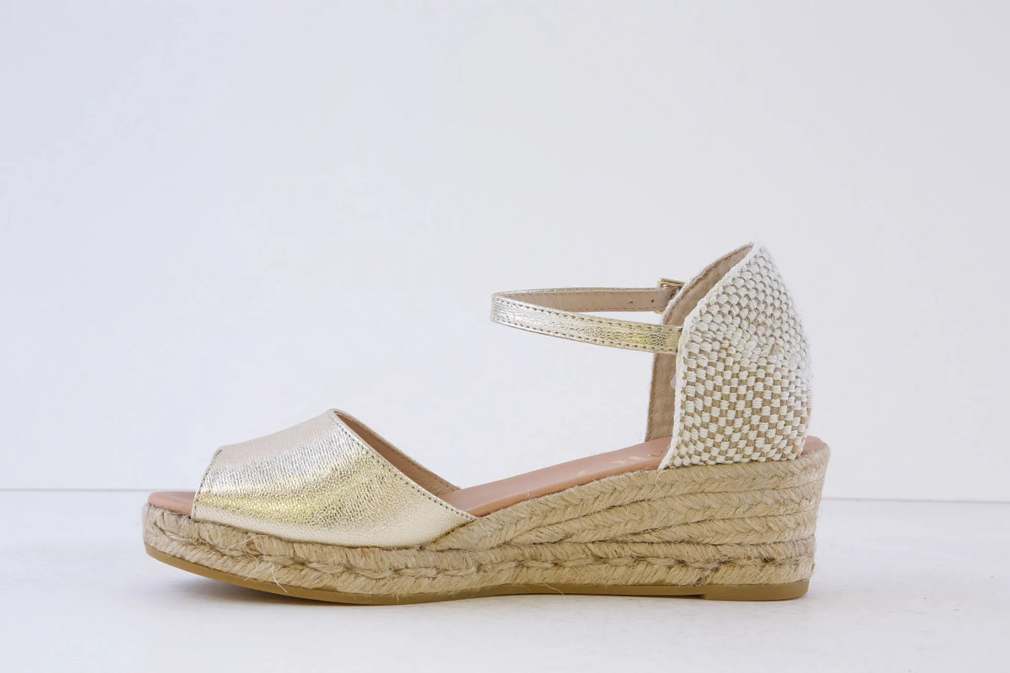 GAIMO- SEDAL MEDIUM WEDGE SANDAL - GOLD
