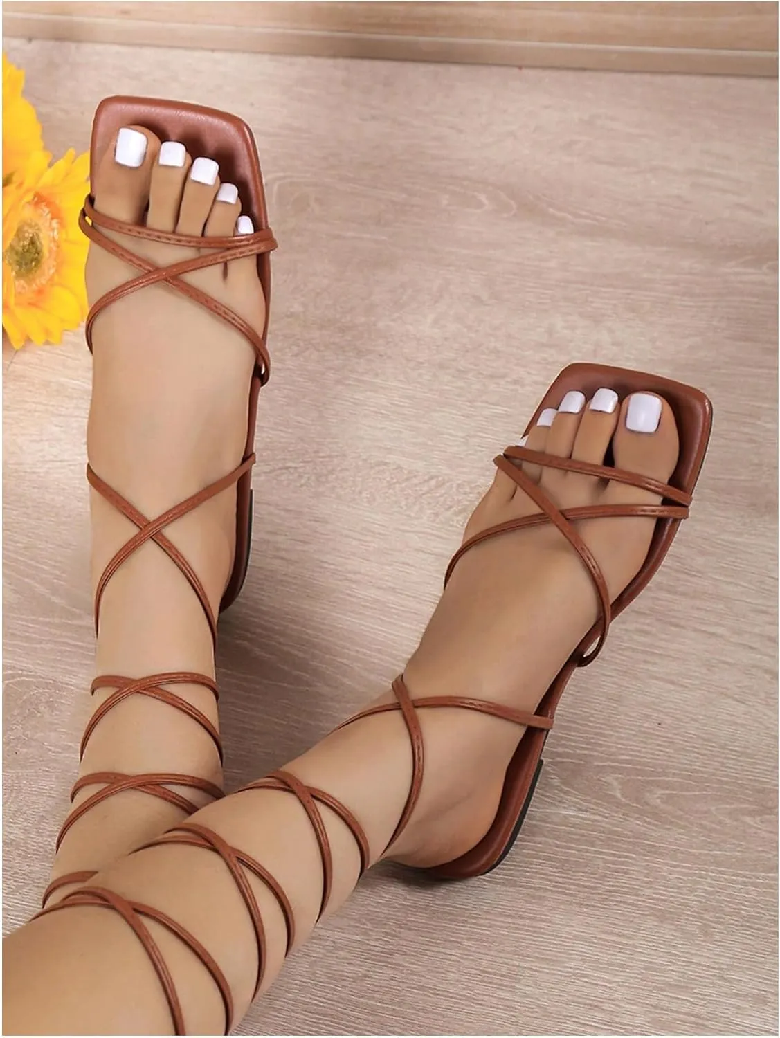 GORGLITTER Women's Lace Up Sandals Criss Cross Strappy Sandals Tie Up Open Toe Flat Sandals