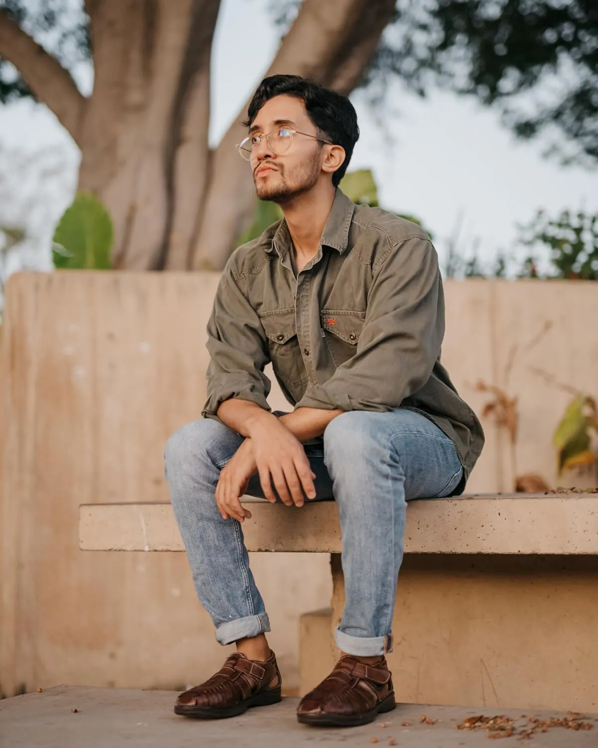 Mexico en la Piel handmade men’s leather fisherman huaraches sandals – genuine leather, adjustable hook-and-loop strap, closed-toe design, casual and comfortable slip-on shoes – available in tan and moka