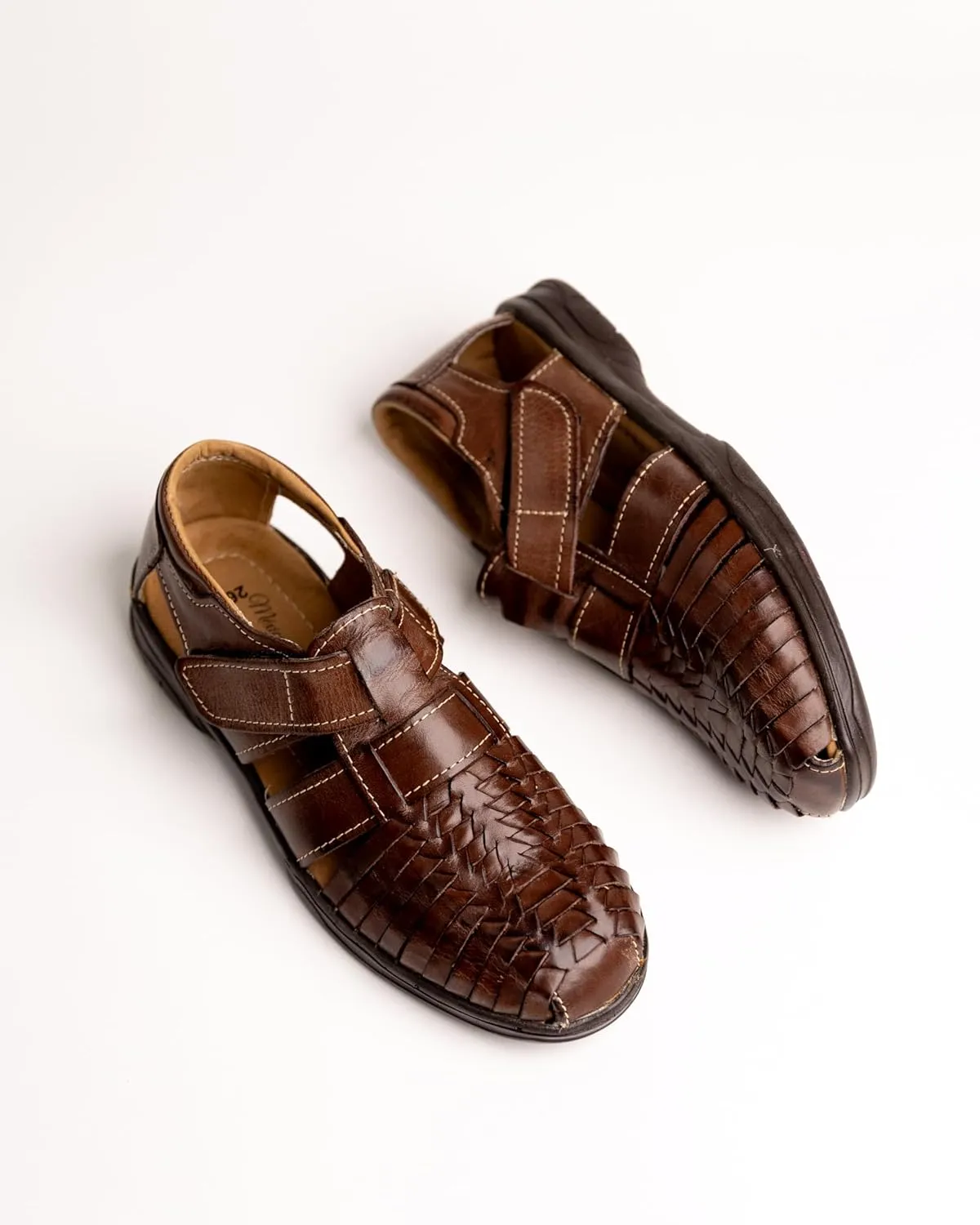Mexico en la Piel handmade men’s leather fisherman huaraches sandals – genuine leather, adjustable hook-and-loop strap, closed-toe design, casual and comfortable slip-on shoes – available in tan and moka