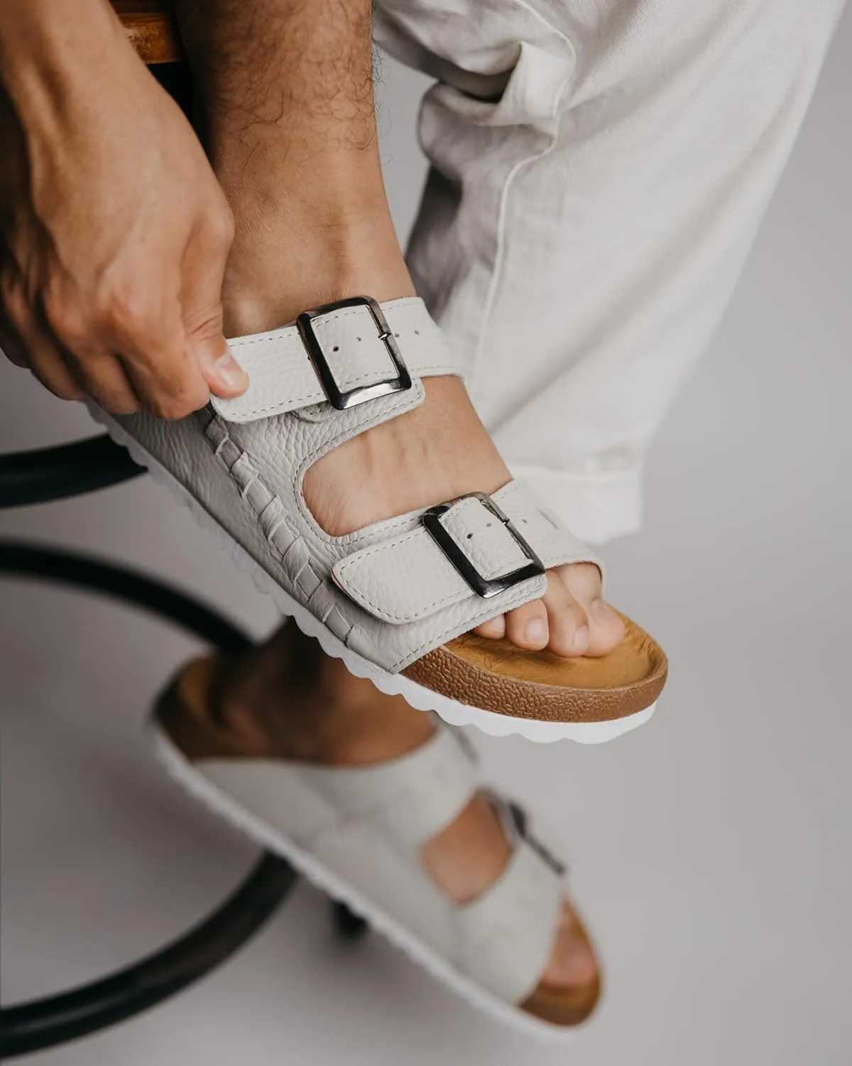 Mexico en la Piel Men's Handmade Leather Huarache Sandals - Flats, Double Buckle Adjustable Closure, Open-Toe Design, EVA Sole, Casual and Comfortable Shoes for Daily Wear