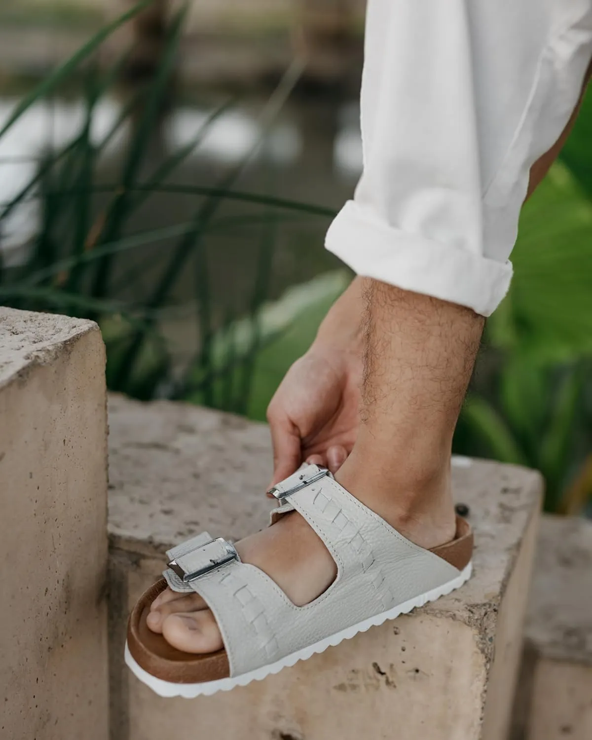 Mexico en la Piel Men's Handmade Leather Huarache Sandals - Flats, Double Buckle Adjustable Closure, Open-Toe Design, EVA Sole, Casual and Comfortable Shoes for Daily Wear