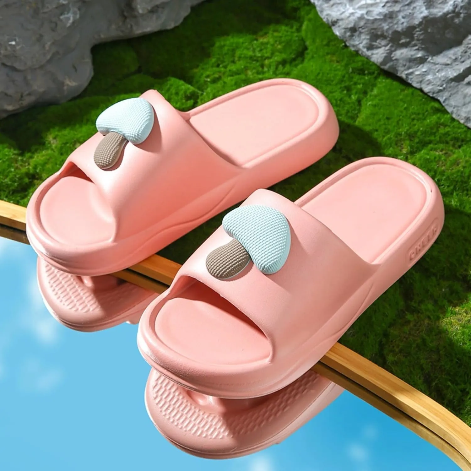Mushroom Shaped Slippers Soft Thick Sole Indoor Household Home Slippers for Women Men Slides Sandals Summer Non Slip Silent House Shoes Bathroom Shower Sandals Outdoor Couples Beach Slippers
