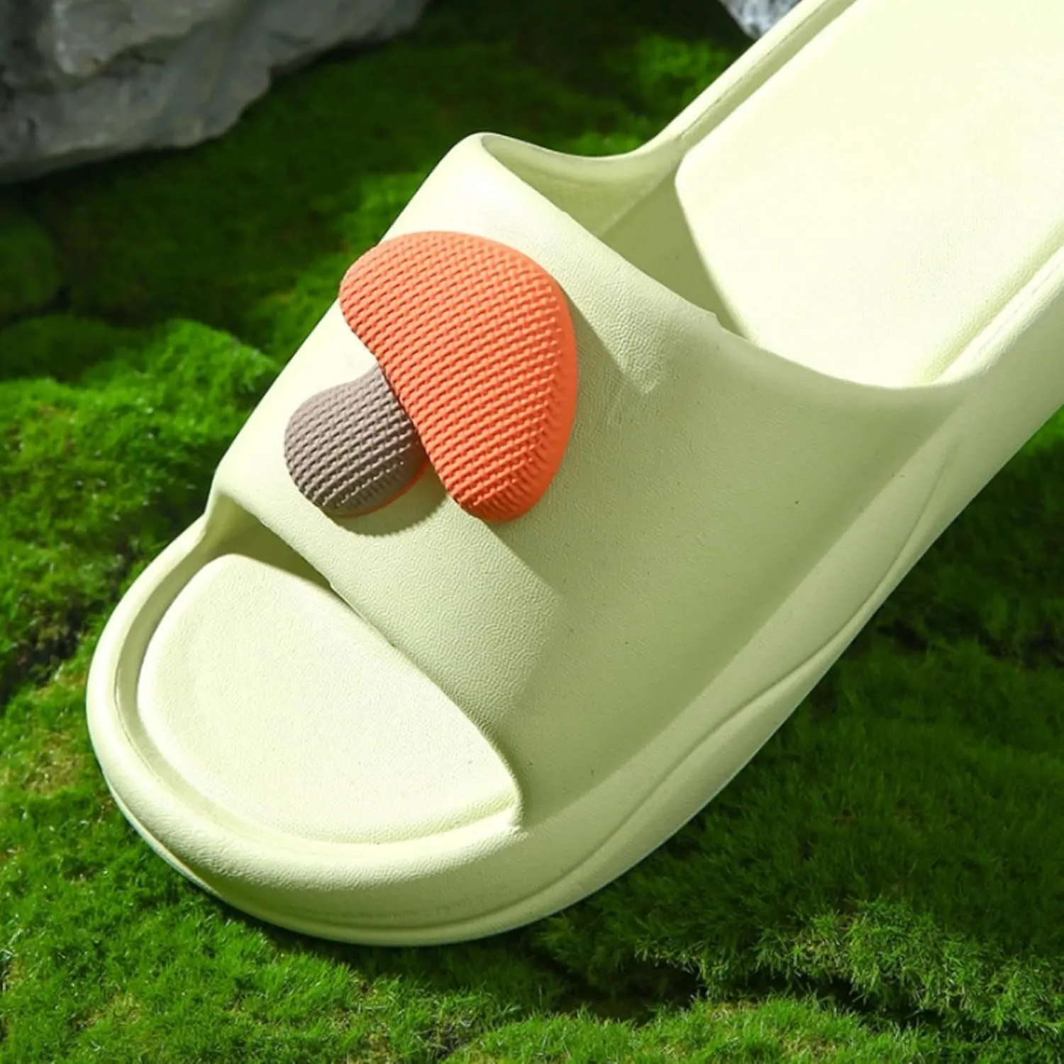 Mushroom Shaped Slippers Soft Thick Sole Indoor Household Home Slippers for Women Men Slides Sandals Summer Non Slip Silent House Shoes Bathroom Shower Sandals Outdoor Couples Beach Slippers