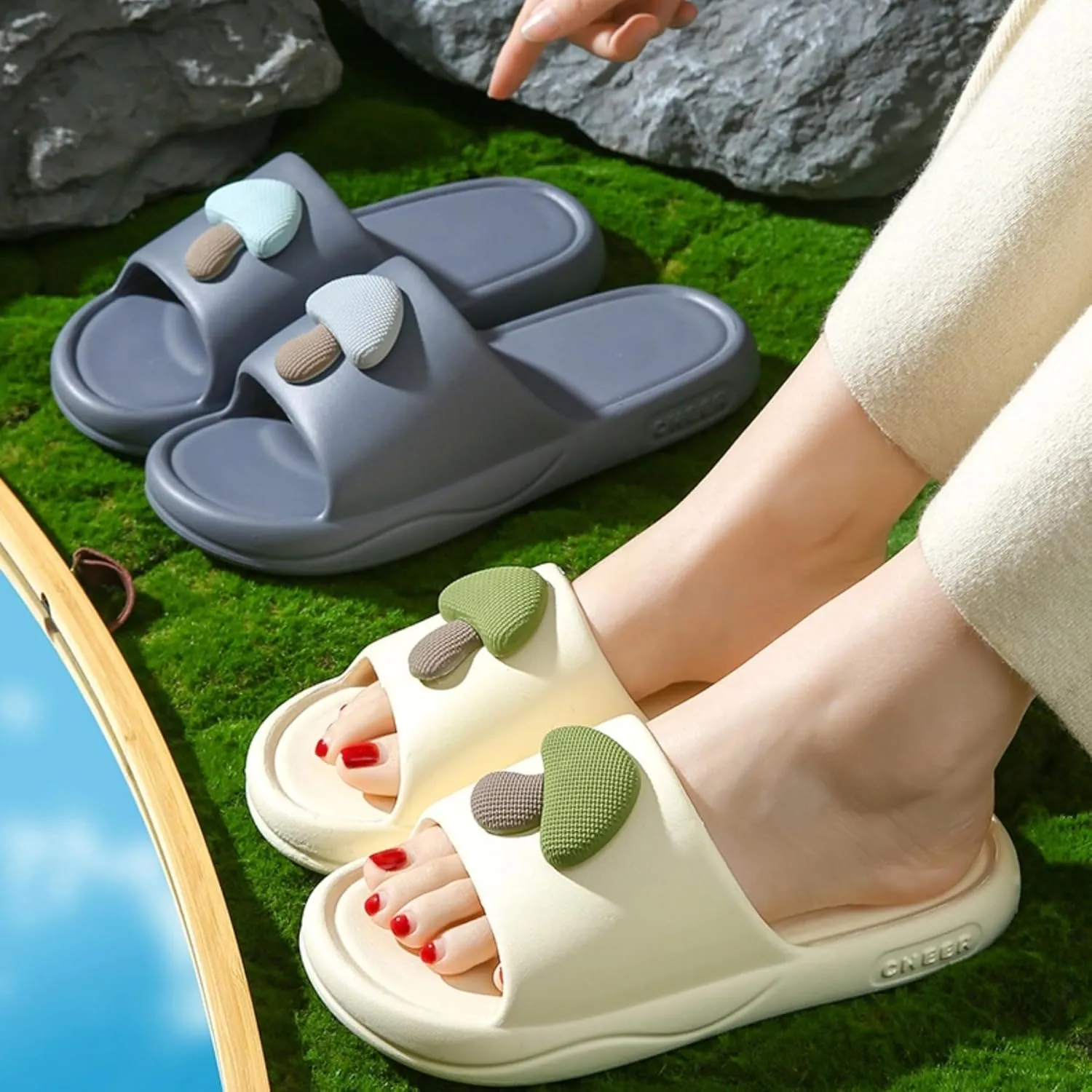 Mushroom Shaped Slippers Soft Thick Sole Indoor Household Home Slippers for Women Men Slides Sandals Summer Non Slip Silent House Shoes Bathroom Shower Sandals Outdoor Couples Beach Slippers