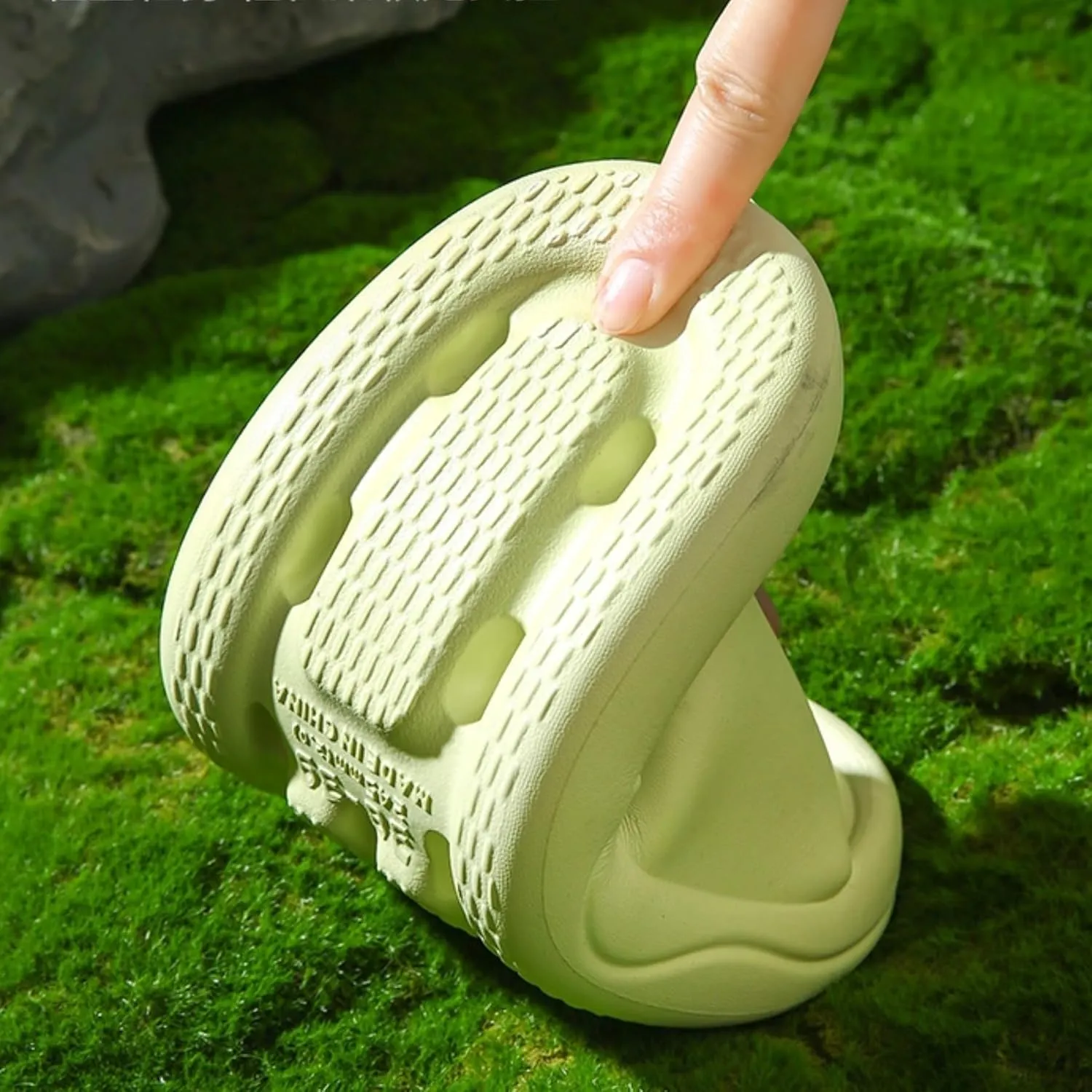 Mushroom Shaped Slippers Soft Thick Sole Indoor Household Home Slippers for Women Men Slides Sandals Summer Non Slip Silent House Shoes Bathroom Shower Sandals Outdoor Couples Beach Slippers