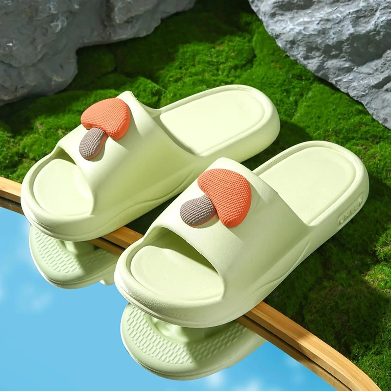 Mushroom Shaped Slippers Soft Thick Sole Indoor Household Home Slippers for Women Men Slides Sandals Summer Non Slip Silent House Shoes Bathroom Shower Sandals Outdoor Couples Beach Slippers