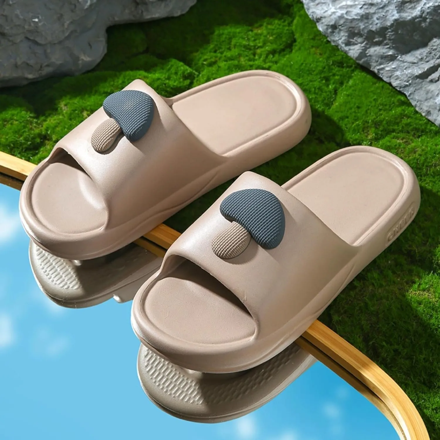Mushroom Shaped Slippers Soft Thick Sole Indoor Household Home Slippers for Women Men Slides Sandals Summer Non Slip Silent House Shoes Bathroom Shower Sandals Outdoor Couples Beach Slippers