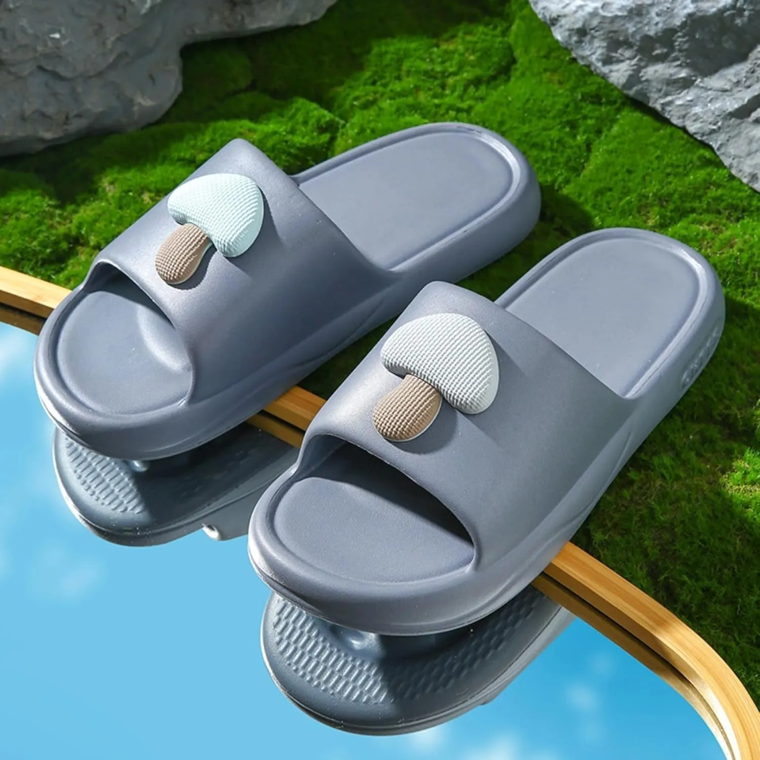 Mushroom Shaped Slippers Soft Thick Sole Indoor Household Home Slippers for Women Men Slides Sandals Summer Non Slip Silent House Shoes Bathroom Shower Sandals Outdoor Couples Beach Slippers