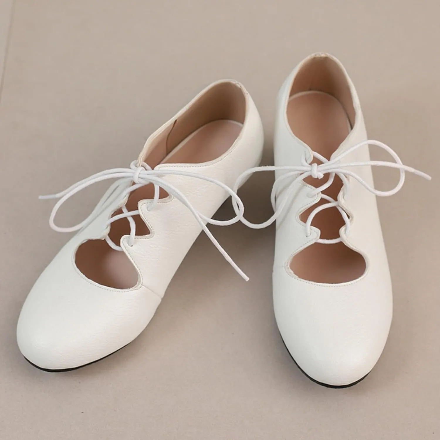Women's Classic Retro Round Toe Brogue Oxfords Lace Up Hollow Out Low Chunky Heels Business Formal Work Office Dress Pumps Shoes