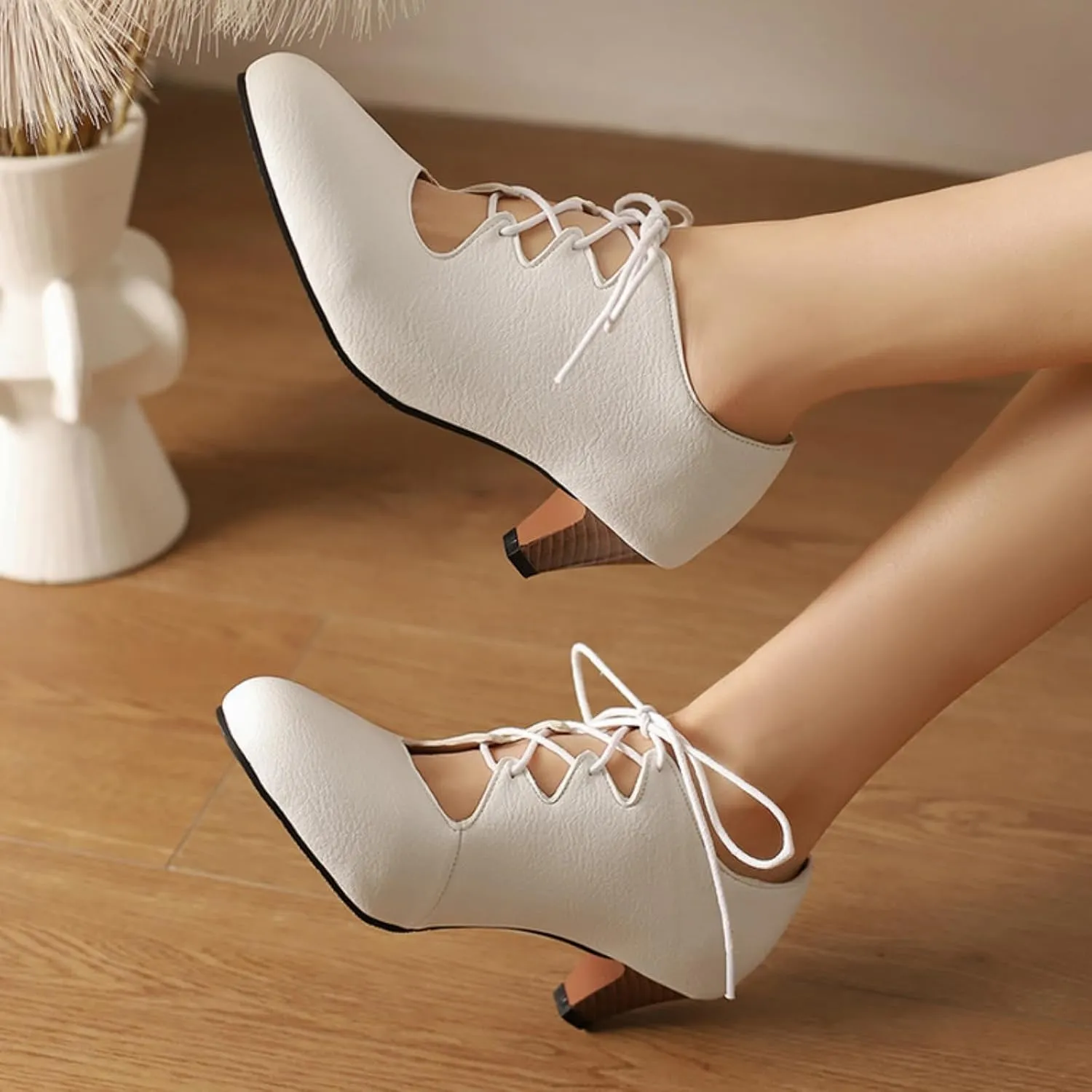Women's Classic Retro Round Toe Brogue Oxfords Lace Up Hollow Out Low Chunky Heels Business Formal Work Office Dress Pumps Shoes