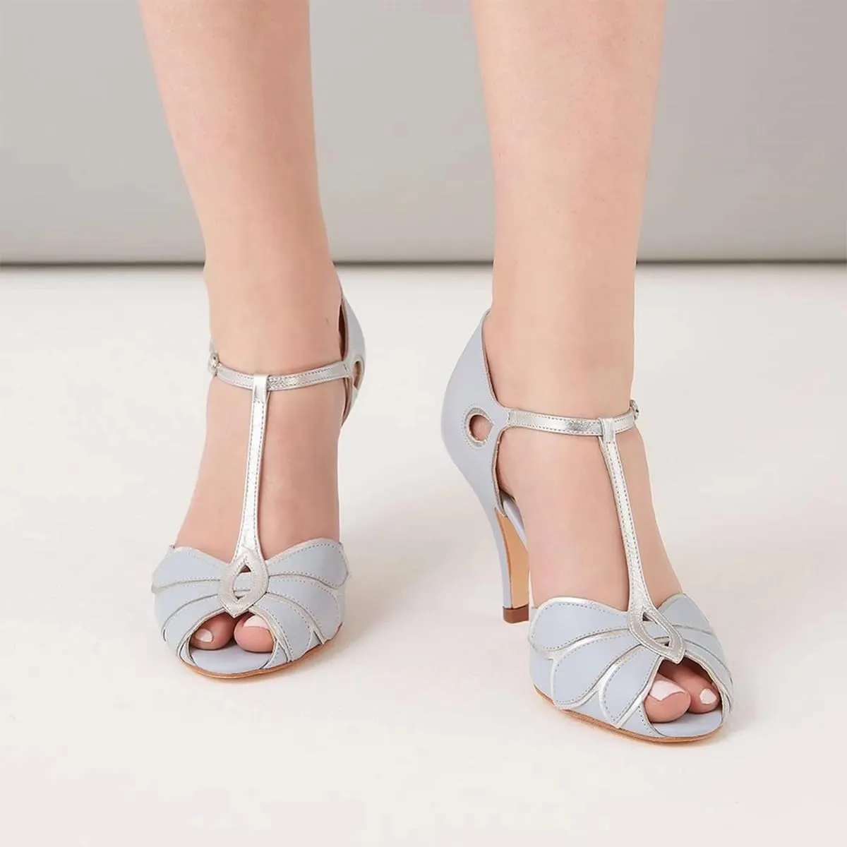 XYD Women Dance Ballroom Latin Jazz Sandals Mid Heels Peep Toe T-Strap Butterfly Bridal Evening Fancy Pumps Shoes